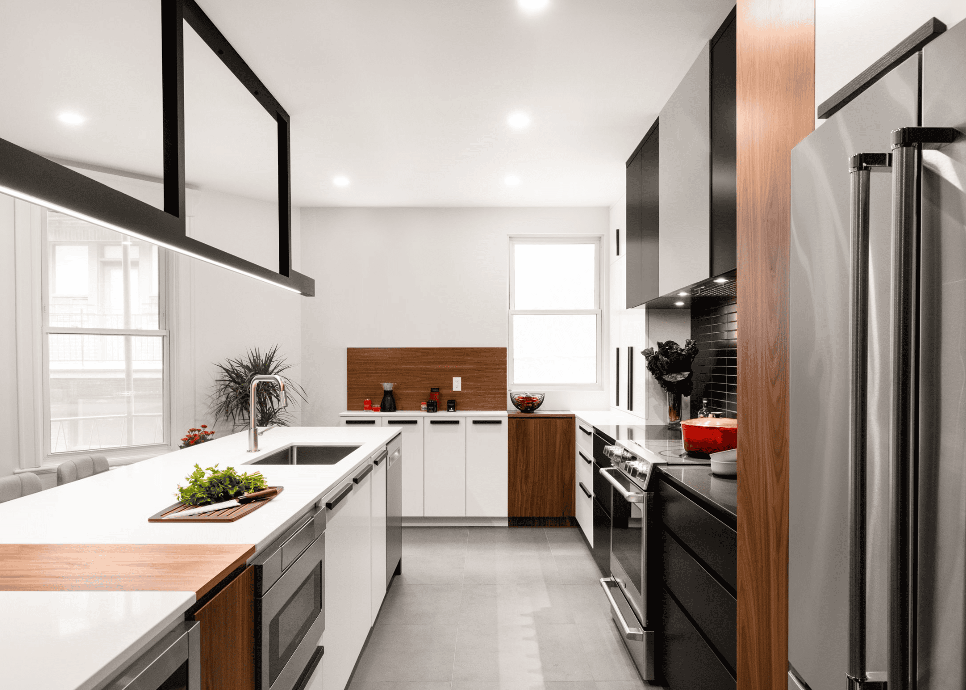 cuisine ilot bois blanc noir luminaire ilot Rénovation Hampstead