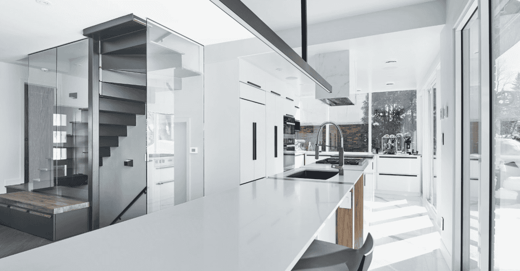 cuisine ouverte escalier renovation rez-de-chaussée ville mont-royal